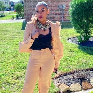 Meet your Posher, Nikki